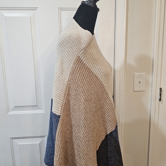 Do everything in Love ,Classic soft knit Poncho Shawl Wrap size One size - Picture 10 of 13